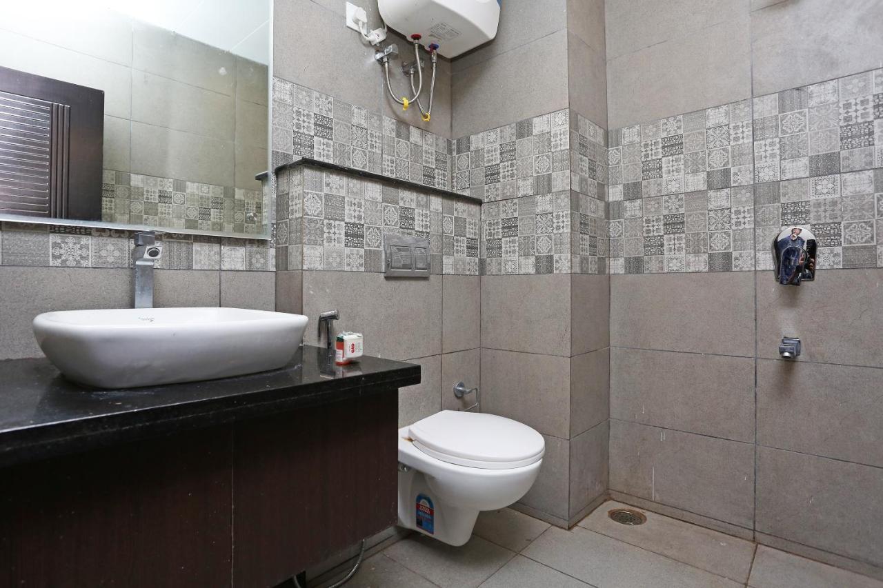Hotel City Castle Мусори Екстериор снимка