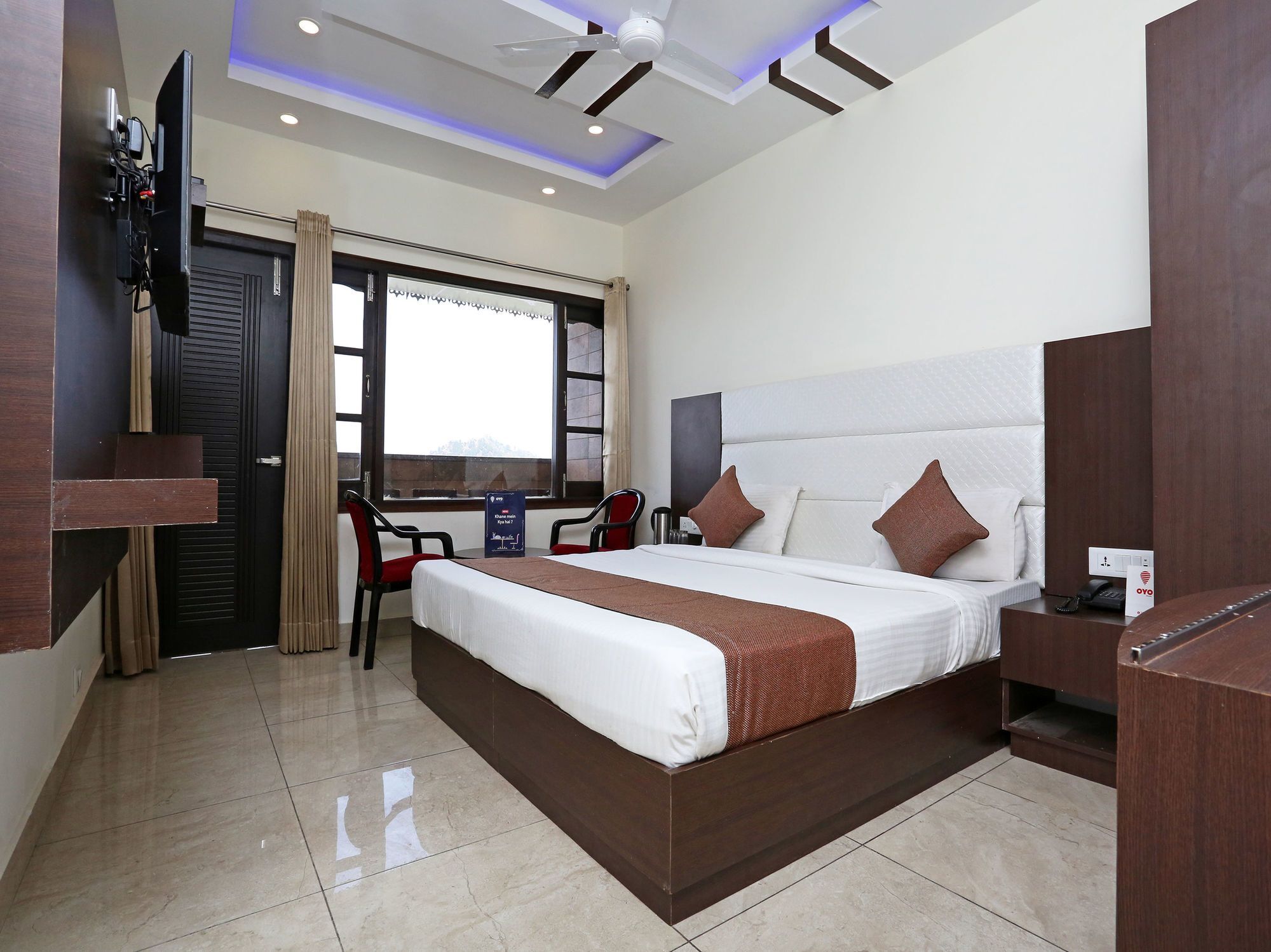 Hotel City Castle Мусори Екстериор снимка