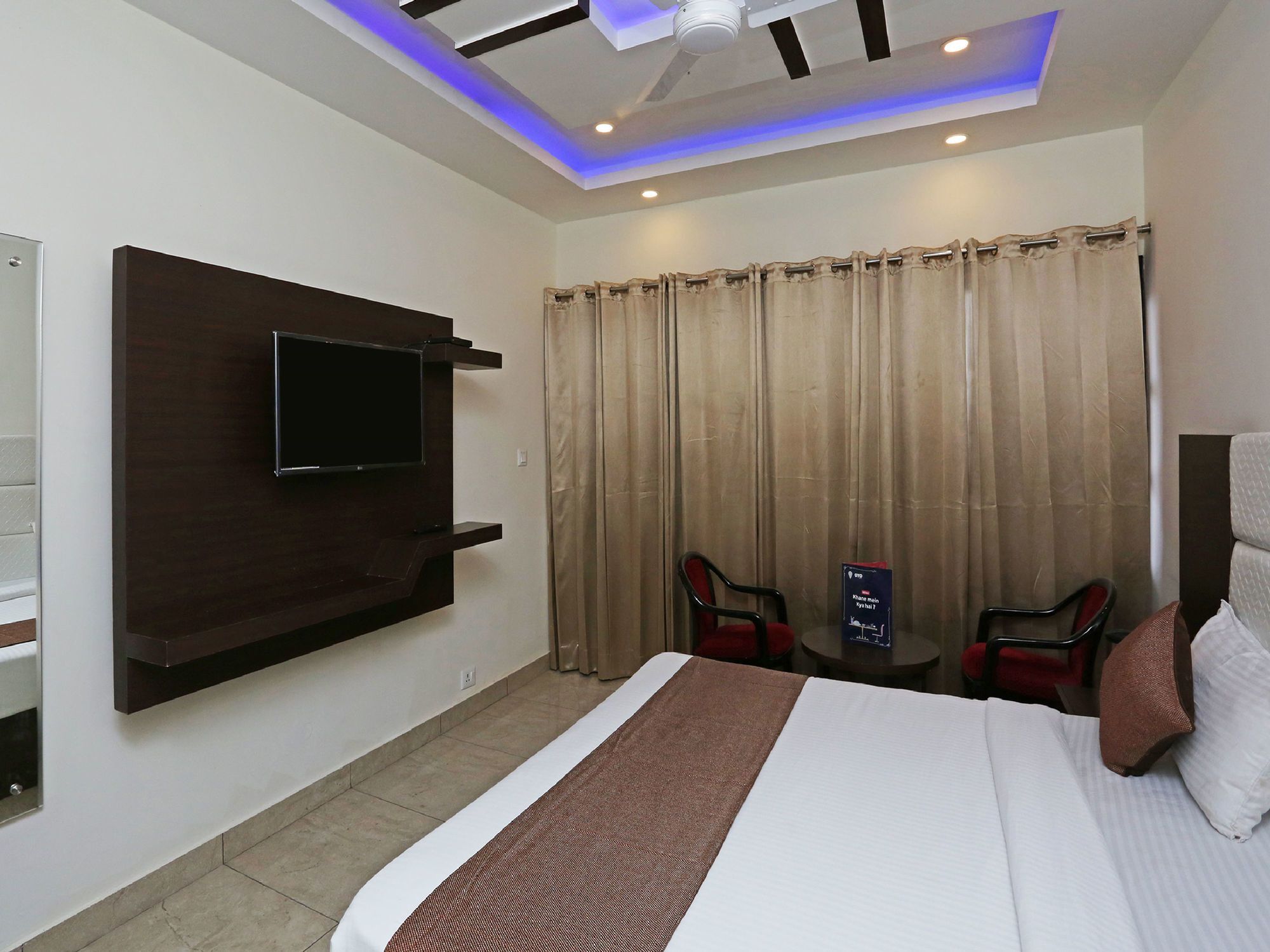 Hotel City Castle Мусори Екстериор снимка