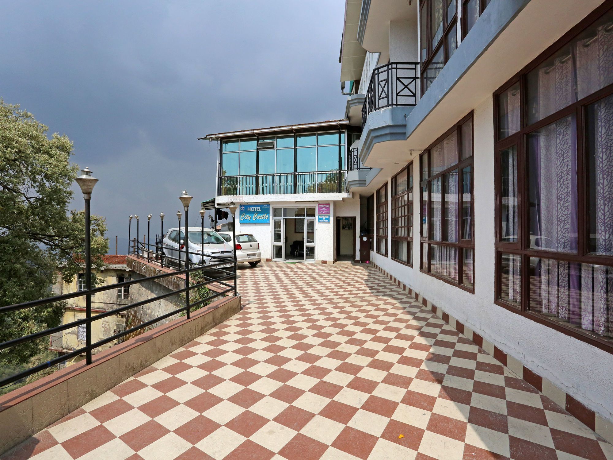 Hotel City Castle Мусори Екстериор снимка